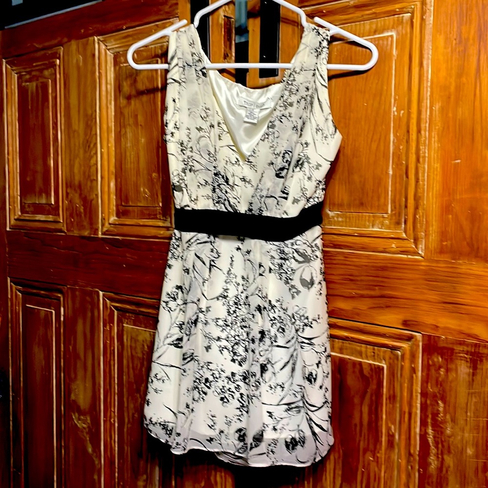 White House Black Market Ivory Short Sleeve Blouse